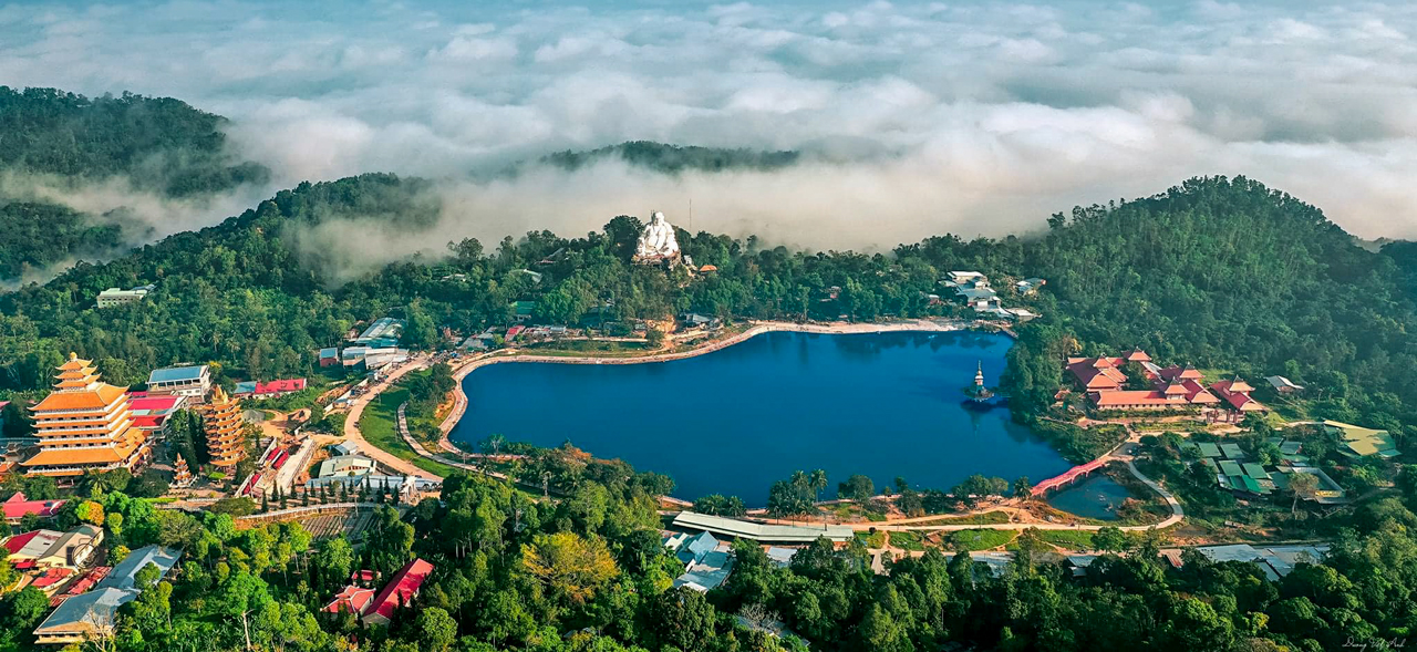 Núi Cấm